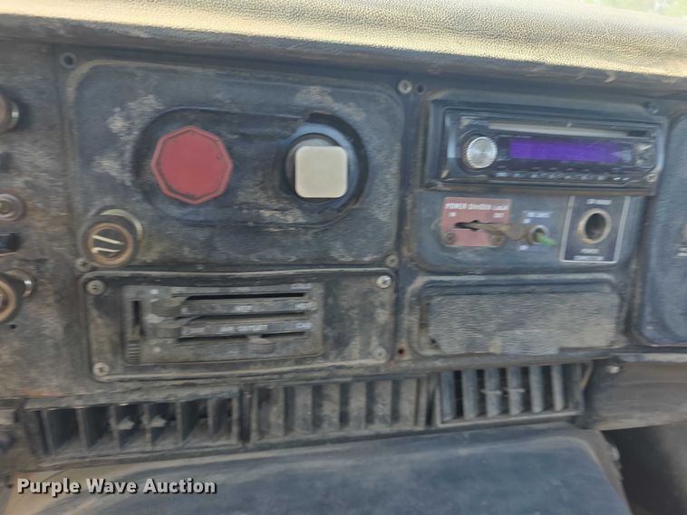 image for item FH6025 1988 International 8300 semi truck