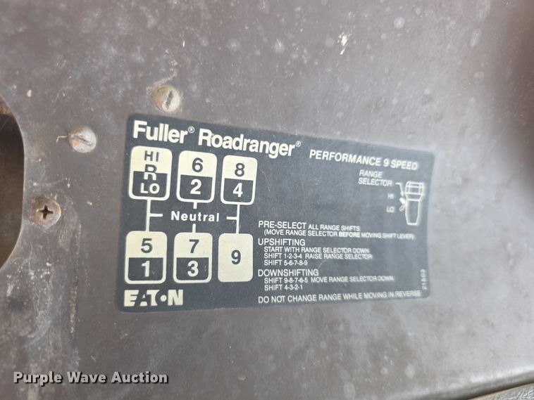 image for item FH6025 1988 International 8300 semi truck