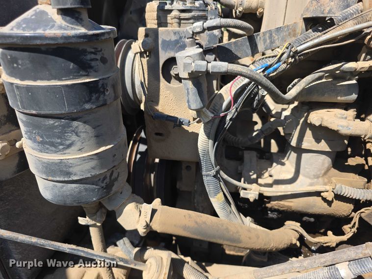 image for item FH6025 1988 International 8300 semi truck