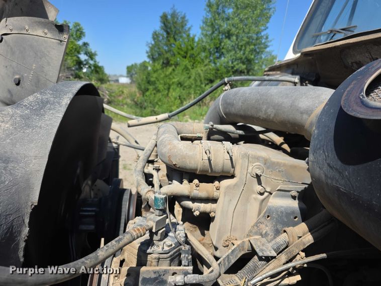 image for item FH6025 1988 International 8300 semi truck
