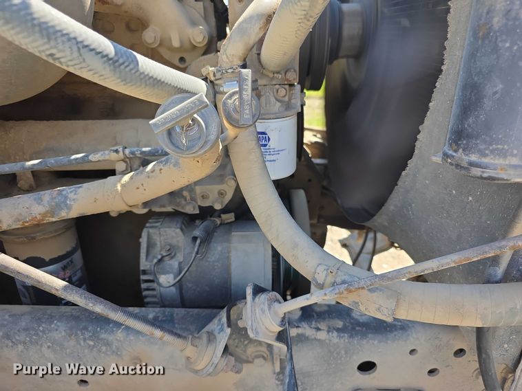 image for item FH6025 1988 International 8300 semi truck
