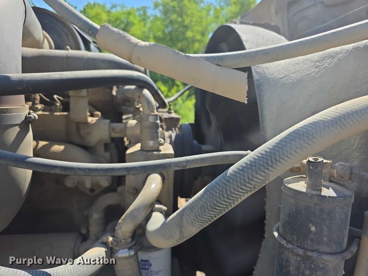 image for item FH6025 1988 International 8300 semi truck