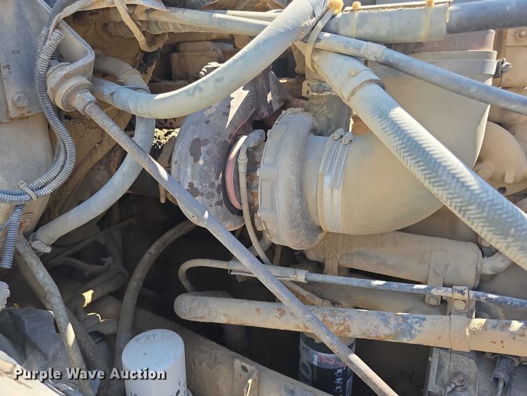 image for item FH6025 1988 International 8300 semi truck
