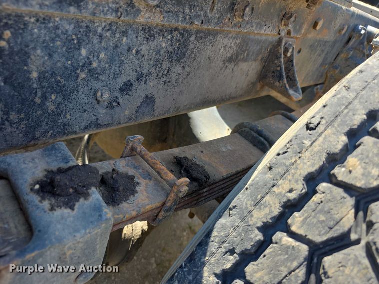 image for item FH6025 1988 International 8300 semi truck