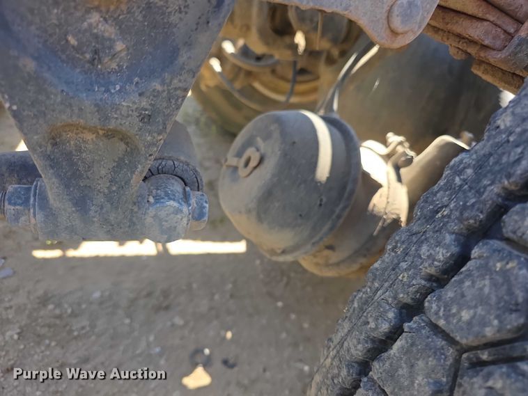 image for item FH6025 1988 International 8300 semi truck