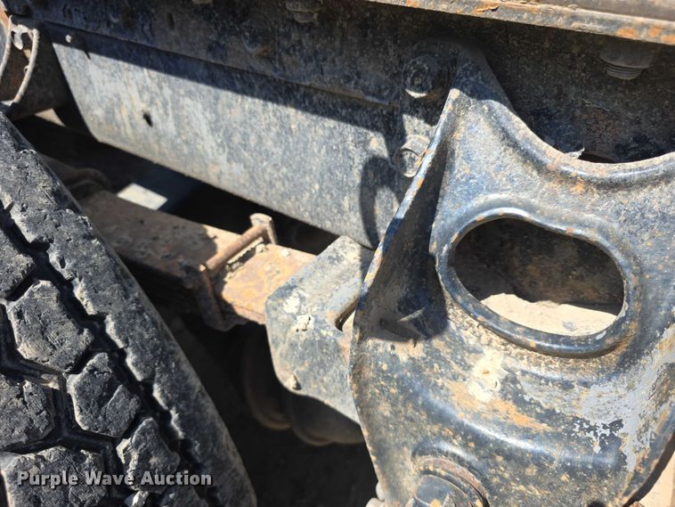 image for item FH6025 1988 International 8300 semi truck