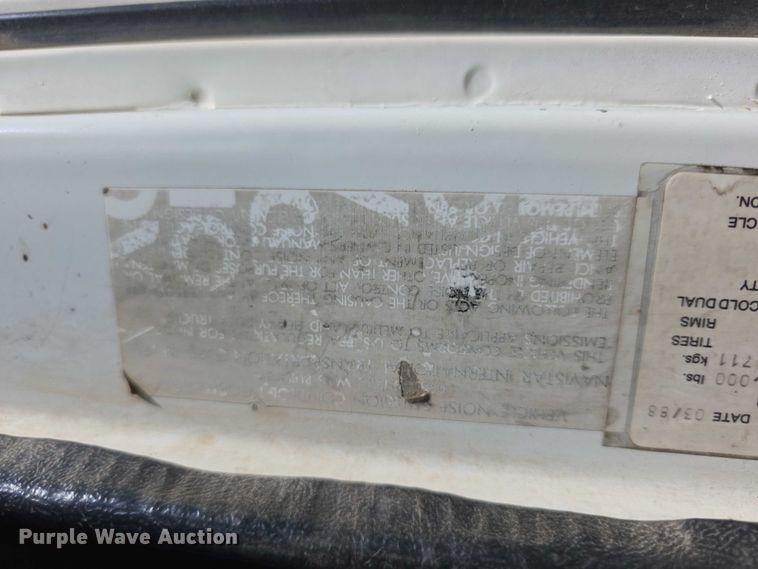 image for item FH6025 1988 International 8300 semi truck