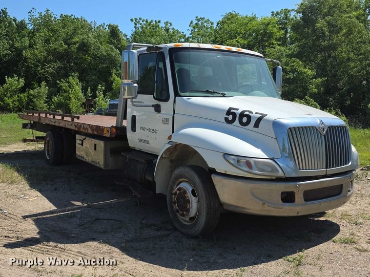 image for item FH6026 2002 International 4300 rollback truck