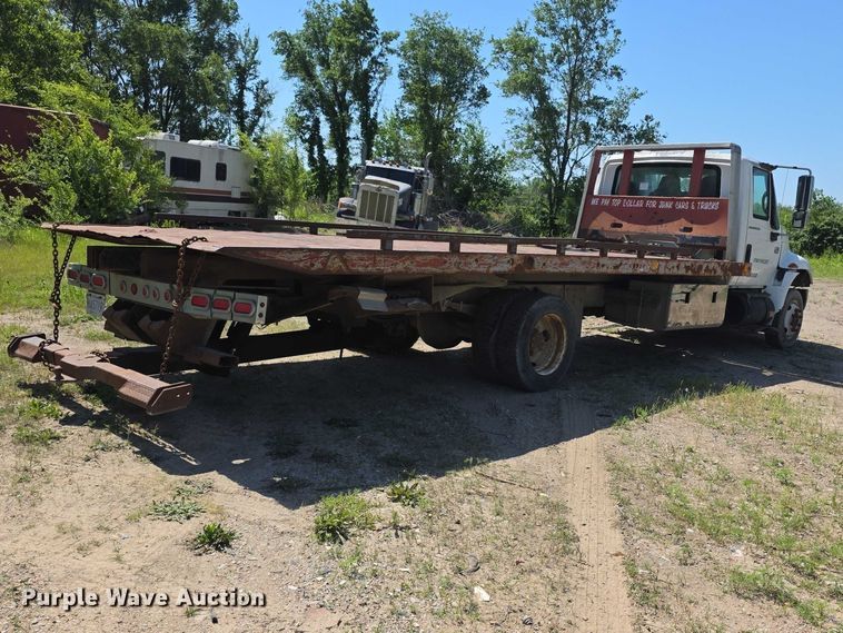 image for item FH6026 2002 International 4300 rollback truck