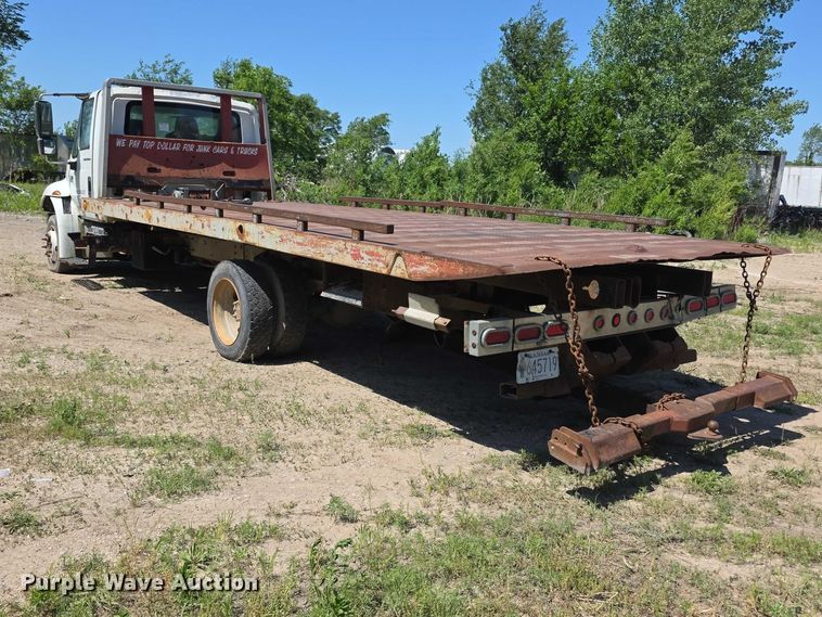 image for item FH6026 2002 International 4300 rollback truck