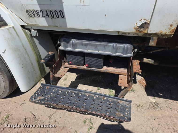 image for item FH6026 2002 International 4300 rollback truck