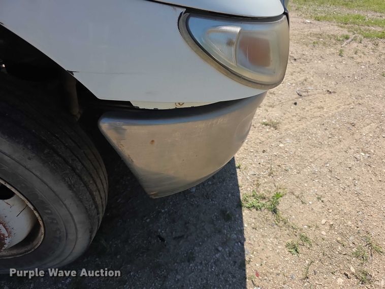image for item FH6026 2002 International 4300 rollback truck
