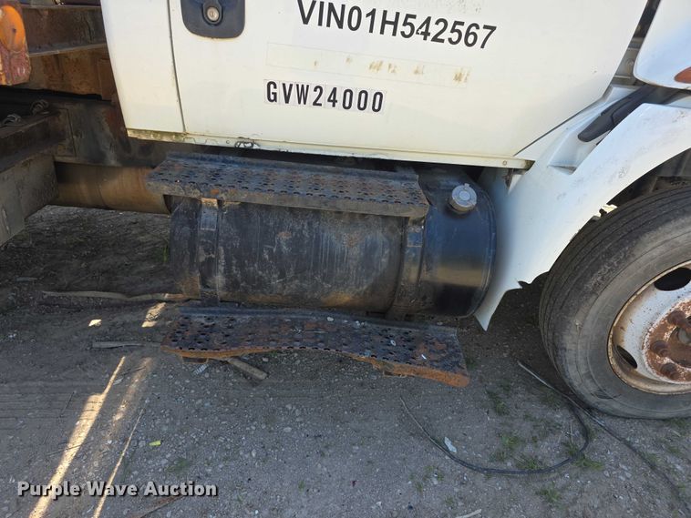image for item FH6026 2002 International 4300 rollback truck