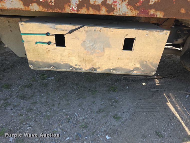 image for item FH6026 2002 International 4300 rollback truck