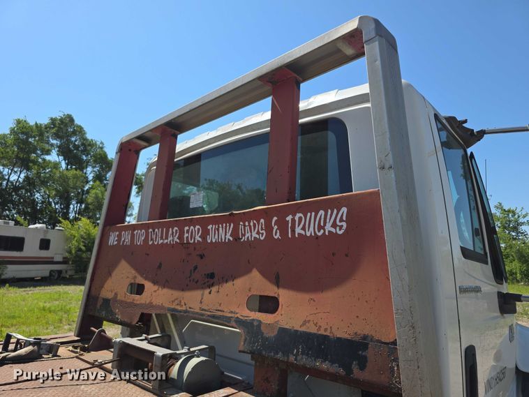 image for item FH6026 2002 International 4300 rollback truck