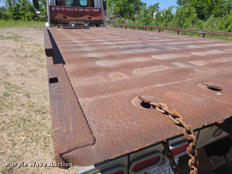 image for item FH6026 2002 International 4300 rollback truck