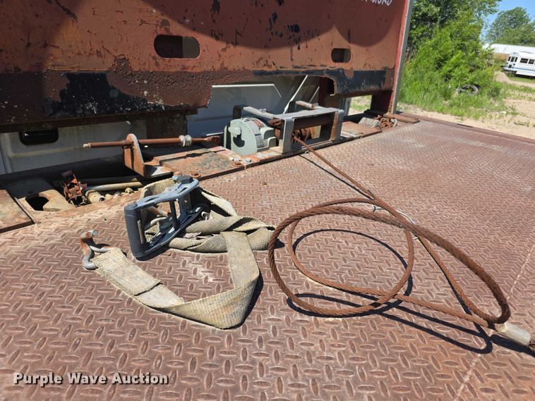 image for item FH6026 2002 International 4300 rollback truck