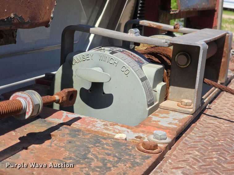 image for item FH6026 2002 International 4300 rollback truck