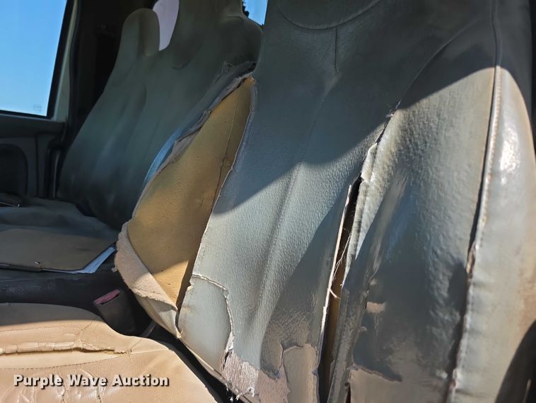 image for item FH6026 2002 International 4300 rollback truck