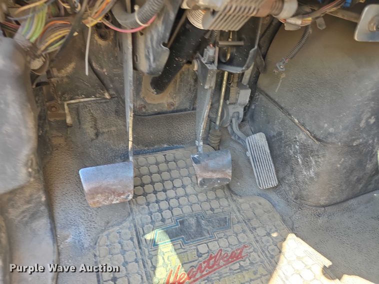 image for item FH6026 2002 International 4300 rollback truck