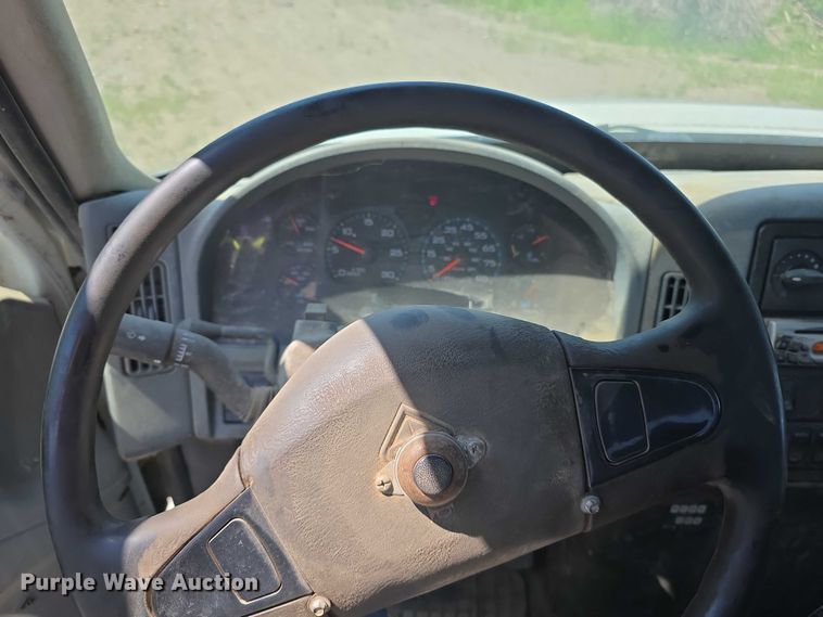 image for item FH6026 2002 International 4300 rollback truck