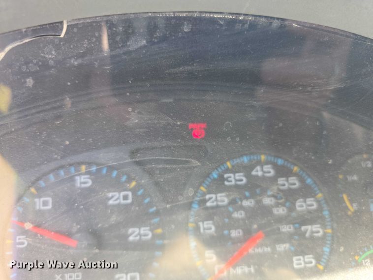 image for item FH6026 2002 International 4300 rollback truck