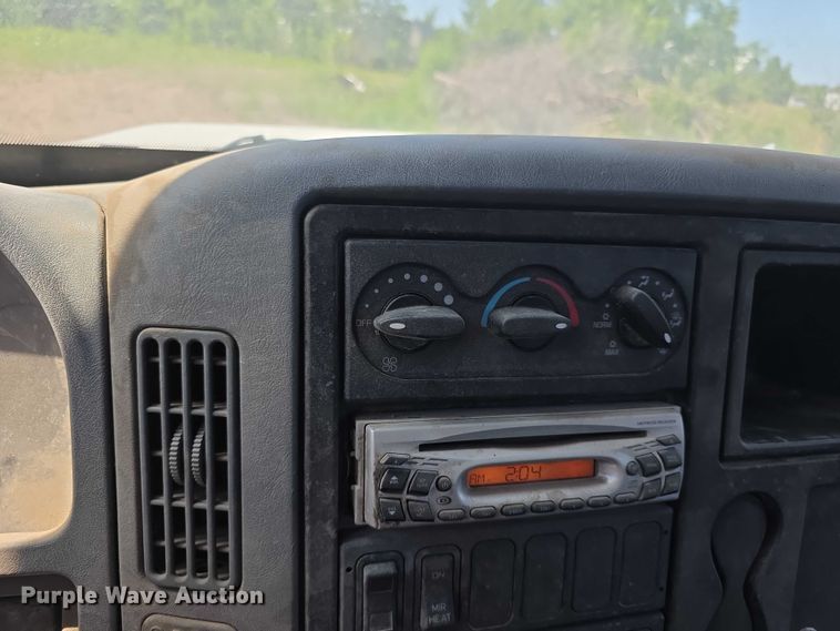 image for item FH6026 2002 International 4300 rollback truck