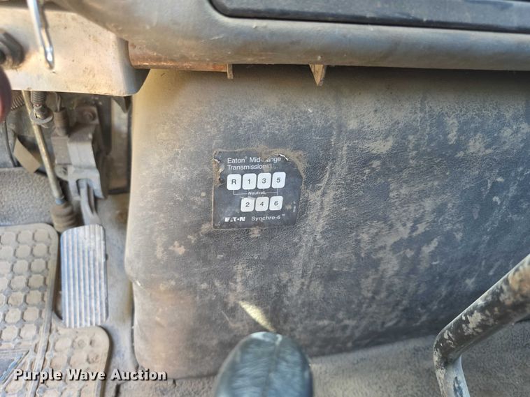 image for item FH6026 2002 International 4300 rollback truck