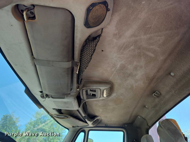 image for item FH6026 2002 International 4300 rollback truck