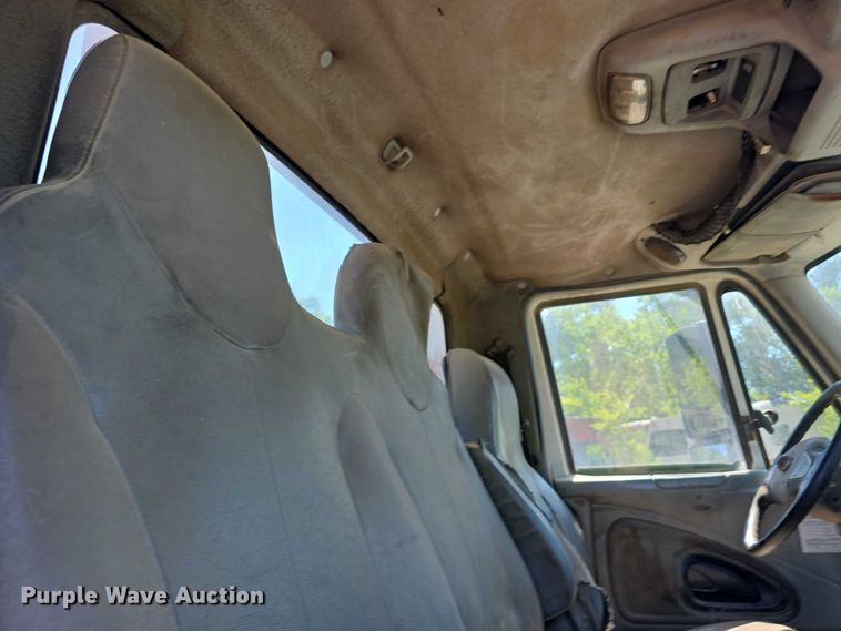 image for item FH6026 2002 International 4300 rollback truck