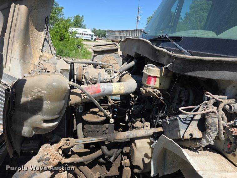 image for item FH6026 2002 International 4300 rollback truck