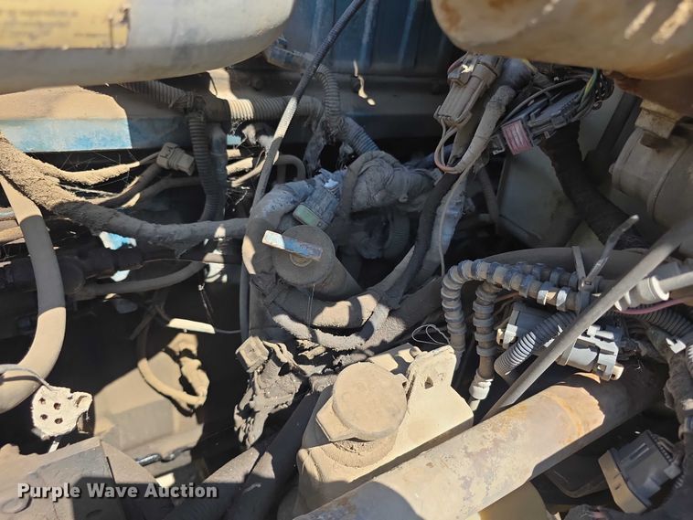 image for item FH6026 2002 International 4300 rollback truck
