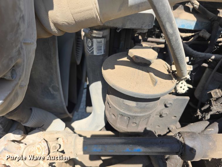 image for item FH6026 2002 International 4300 rollback truck