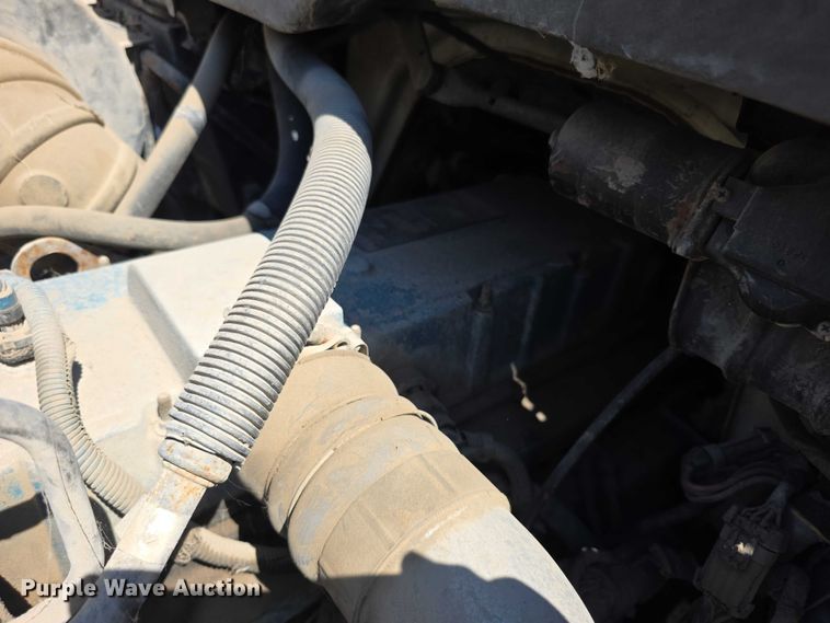 image for item FH6026 2002 International 4300 rollback truck