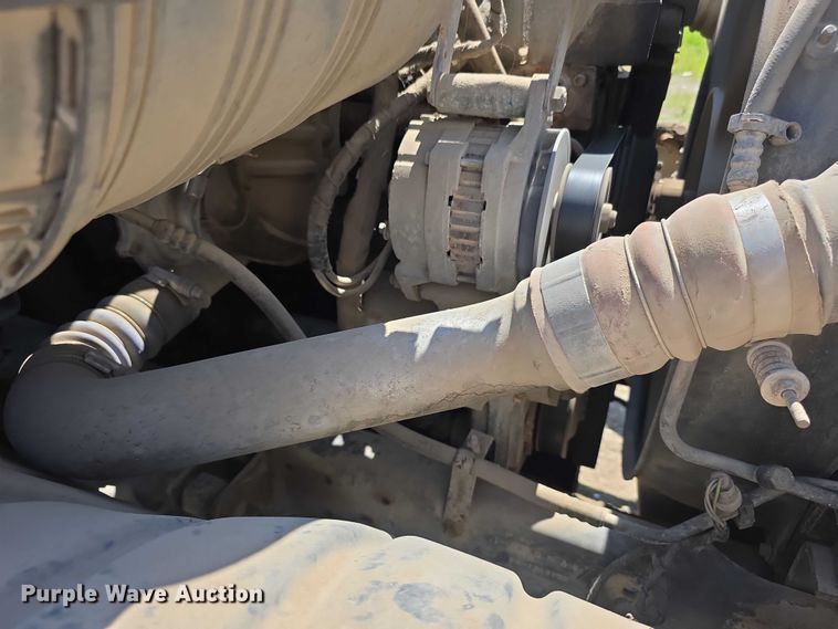 image for item FH6026 2002 International 4300 rollback truck