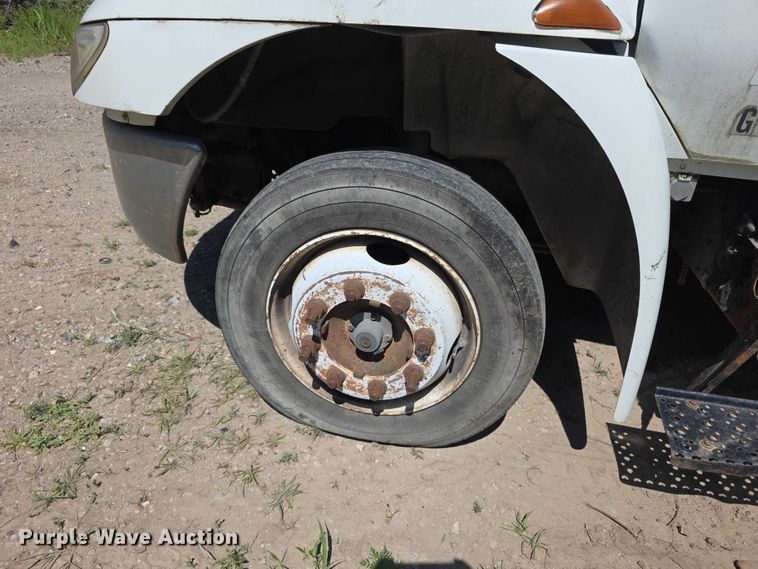 image for item FH6026 2002 International 4300 rollback truck