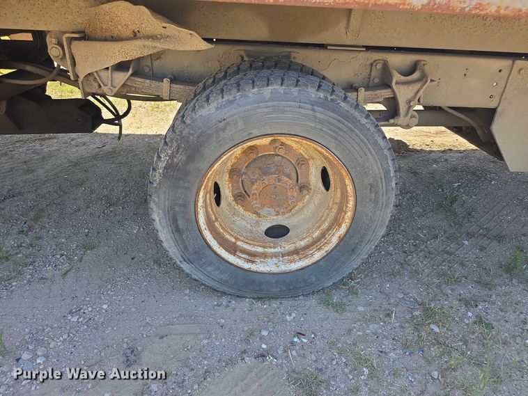 image for item FH6026 2002 International 4300 rollback truck