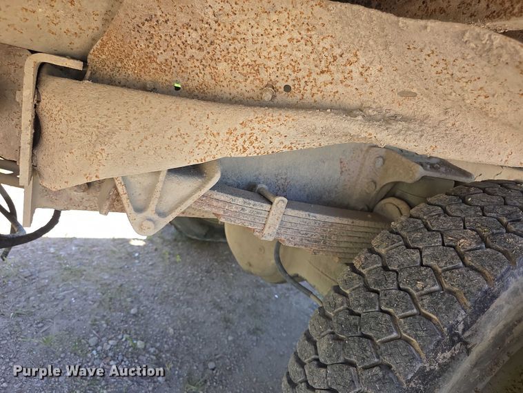 image for item FH6026 2002 International 4300 rollback truck