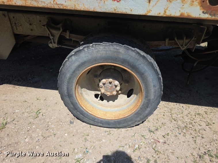image for item FH6026 2002 International 4300 rollback truck
