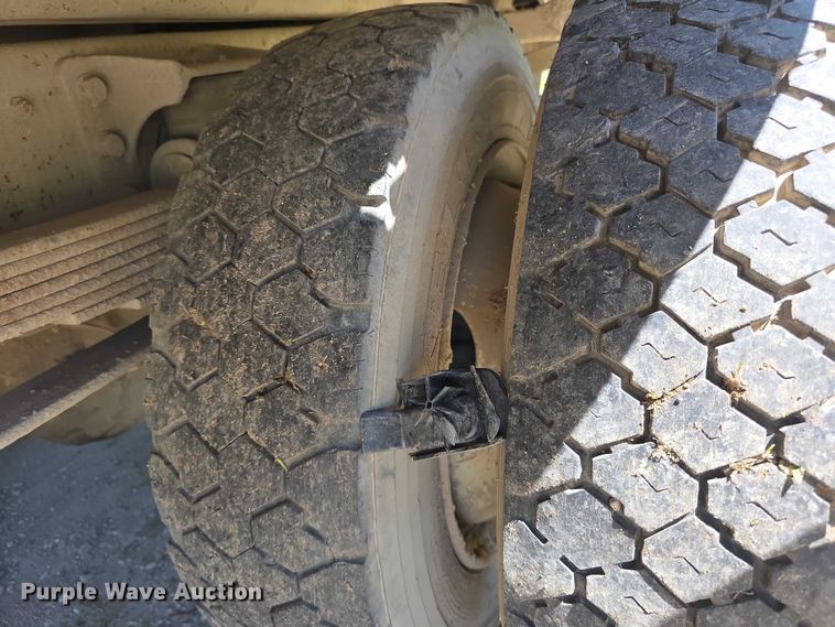 image for item FH6026 2002 International 4300 rollback truck