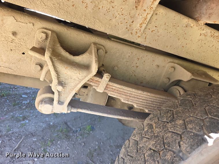 image for item FH6026 2002 International 4300 rollback truck