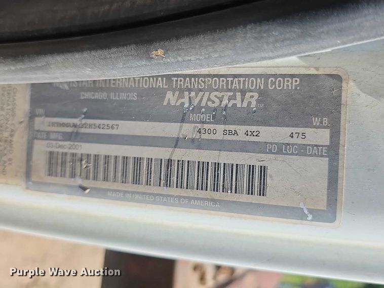 image for item FH6026 2002 International 4300 rollback truck