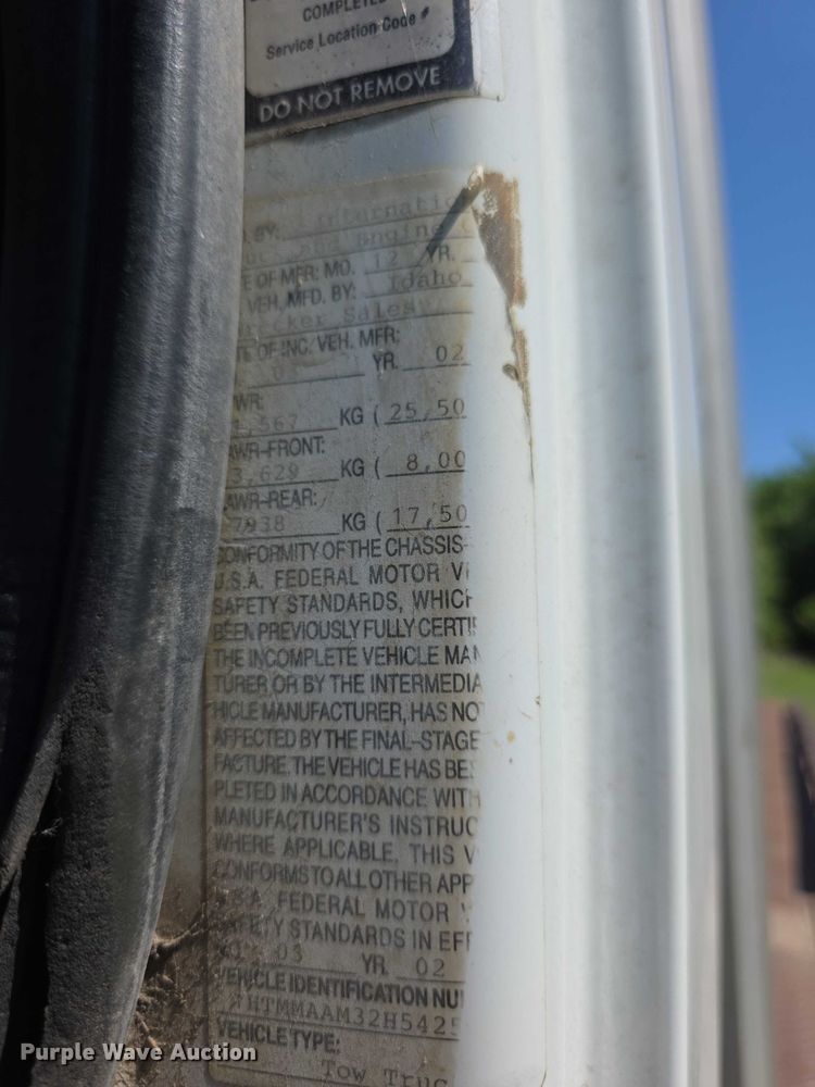 image for item FH6026 2002 International 4300 rollback truck