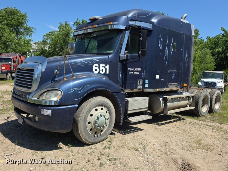 image for item FH6027 2002 Freightliner Columbia semi truck