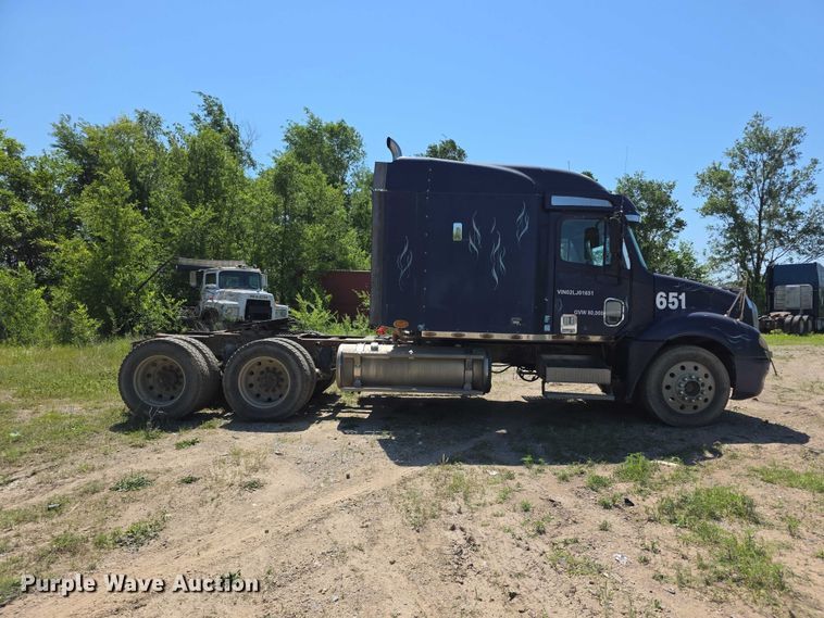 image for item FH6027 2002 Freightliner Columbia semi truck
