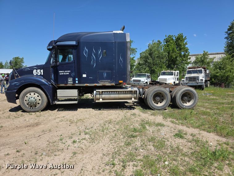 image for item FH6027 2002 Freightliner Columbia semi truck
