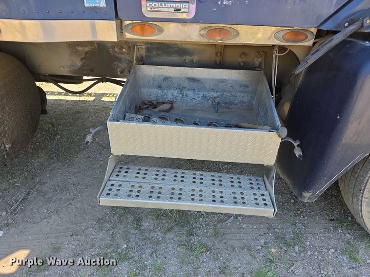 image for item FH6027 2002 Freightliner Columbia semi truck