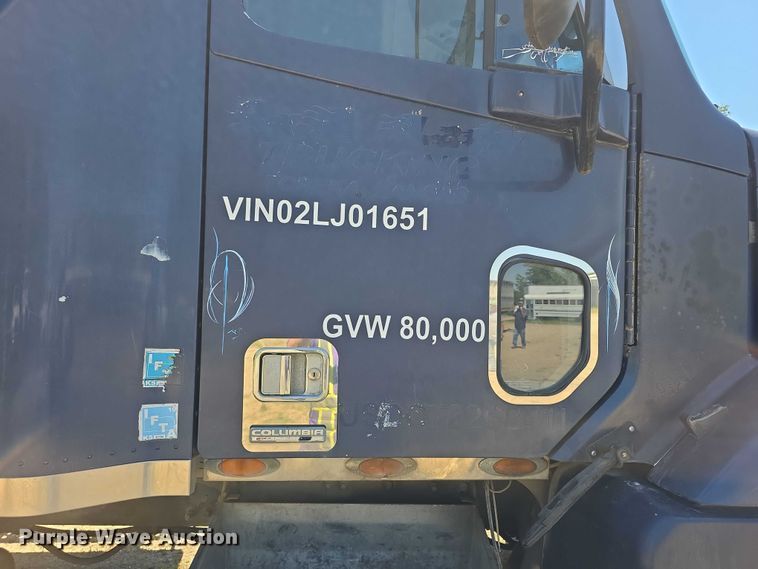 image for item FH6027 2002 Freightliner Columbia semi truck