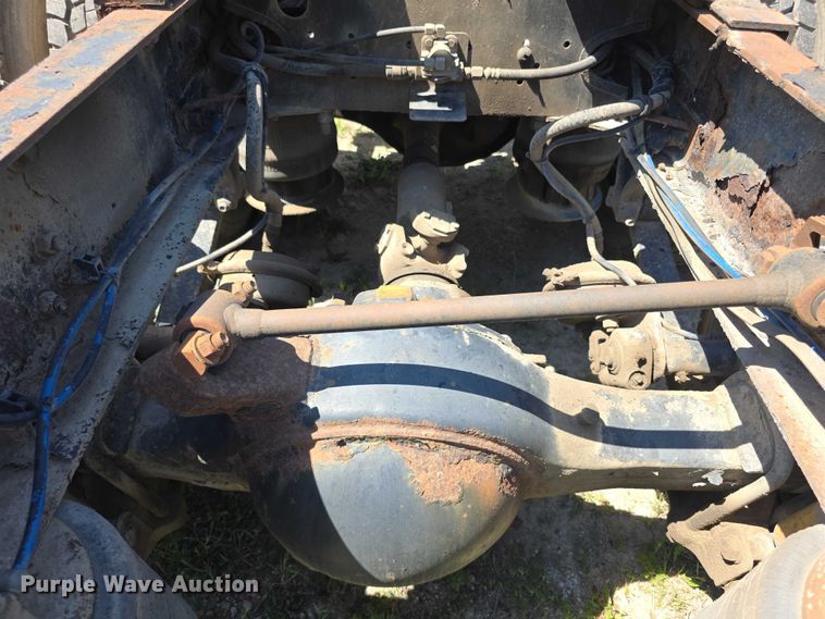 image for item FH6027 2002 Freightliner Columbia semi truck
