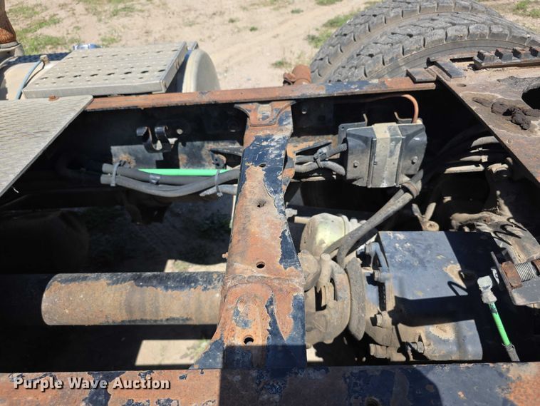 image for item FH6027 2002 Freightliner Columbia semi truck